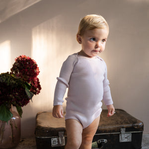 Minimalisma "Alaska" Body Merino in Peony – Detailansicht 2