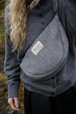 Studio Noos Umhängetasche Flannel Chalkstripe "Adult Fanny Pack" | Light Grey