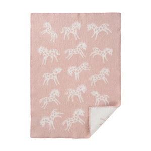 Klipan Babydecke Pony in Dusty Pink mit süßem Pferde-Muster von Camilla Lundsten, 100 % Bio-Lammwolle, weich, wärmend und atmungsaktiv für Kinderwagen oder Babybett