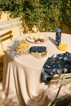 Liewood Lätzchen mit Ärmel Merle Sailing / Classic navy – Materialdetail