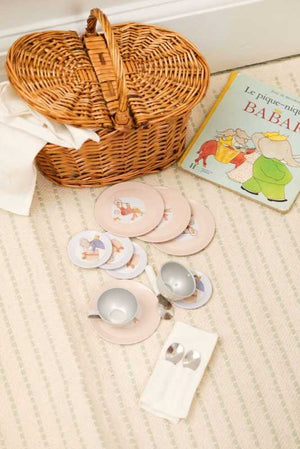 Egmont Toys Zinn Tee-Set "Freunde" im Weidekorb