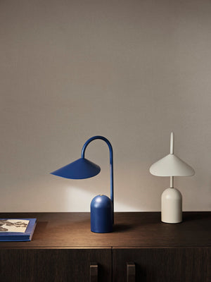 Ferm Living Tragbare Lampe Arum | Cashmere
