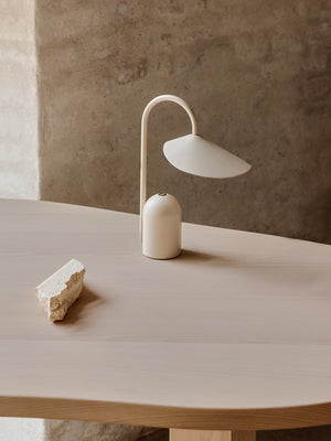 Ferm Living Tragbare Lampe Arum | Cashmere