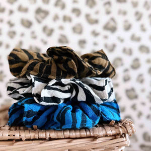 Rose in April Scrunchie | Zebraprint Greige