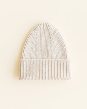 Hvid Adult Beanie Fonzie Cream aus Merinowolle – Hergestellt aus feinster Merinowolle.