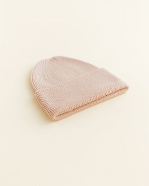 Hvid Newborn Beanie Fonzie Apricot – Detailansicht