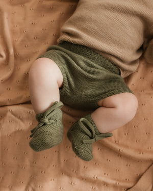 Hvid Babyschuhe Booties Merinowolle Artichoke – Strickmuster Nahaufnahme