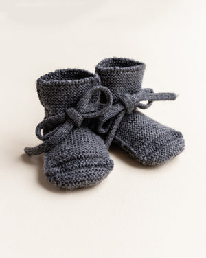 Hvid Babyschuhe Booties Merinowolle Charcoal – weiche Merinowoll-Booties für warme Babyfüsse.