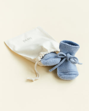 Hvid Babyschuhe Booties Merinowolle Light / Blue – Detailansicht