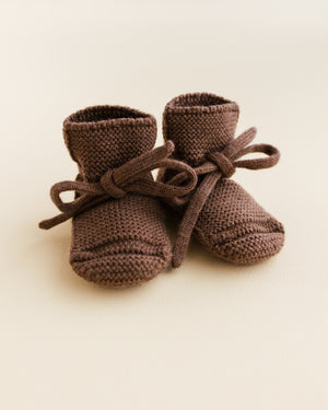 Hvid Babyschuhe Booties Merinowolle Mocha – weiche Merinowoll-Booties für warme Babyfüsse.