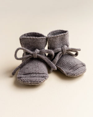 Hvid Babyschuhe Booties Merinowolle Otter – weiche Merinowoll-Booties für warme Babyfüsse.