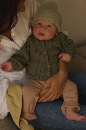 Hvid Cardigan Merinowolle Inga“ Artichoke – Detailansicht