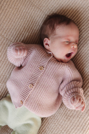 Hvid Cardigan Merinowolle Inga Powder – Detailansicht