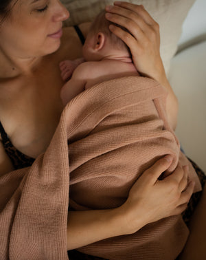 Hvid Babydecke Felix Rose – Detailansicht