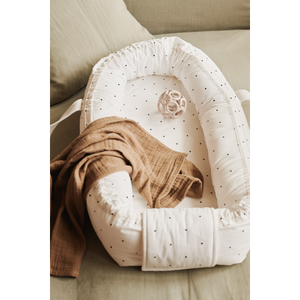 Liewood Babynest Gro Pile Classic Dot / Creme de la Creme – seitliche Ansicht