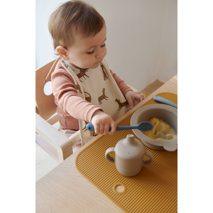 Liewood Silikon Teller mit Saugnapf 2er Set Peony Sandy Oat – Detailansicht