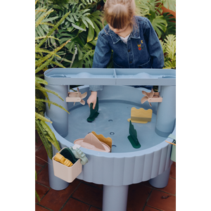 Liewood Activity Table Sepp Beach blue multi mix – seitliche Ansicht