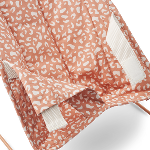 Liewood Puppen-Babywippe Mabel Mini Leo Tuscany Rose – Detailansicht