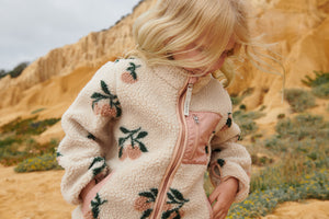 Liewood Fleecejacke Nolan Peach / Sea shell – Detailansicht