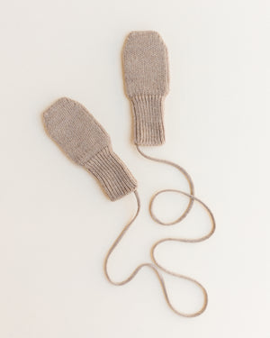 Hvid Baby Handschuhe Fiza Sand – Detailansicht