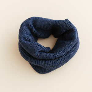 Hvid Schlauchschal Gigi Blue aus Merinowolle – warm & antibakteriell.
