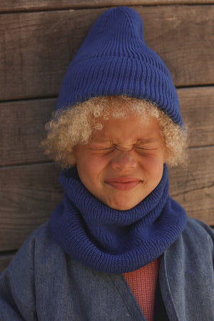 Hvid Schlauchschal Gigi Cobalt Blue – Detailansicht
