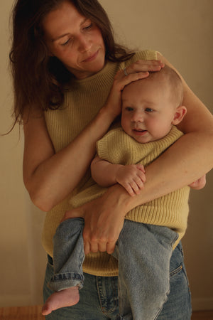 Hvid Strick-Weste Baby Harvey Light Yellow – Detailansicht