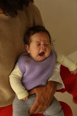 Hvid Strick-Weste Baby Harvey Lilac – Detailansicht