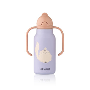 Liewood Kimmie Trinkflasche 250 ml Cat / Warm lilac – Die Liewood Kimmie Trinkflasche mit 250 ml Volumen ist ideal für unterwegs und kleine Kinderhände.
