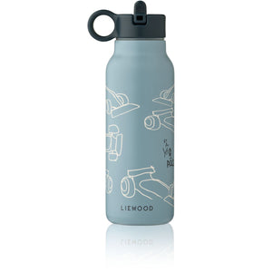 Liewood Falk Trinkflasche 350 ml Race cars / Beach blue – Die Liewood Falk Trinkflasche hält Getränke stundenlang heiss oder kalt und begleitet Kinder zuverlässig im Alltag.