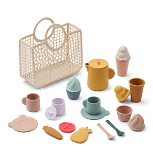 Liewood Elna Picknick-Set Sandy multi mix – Das Liewood Elna Picknick-Set ist ein liebevoll gestaltetes Spielset für Kinder ab 3 Jahren.