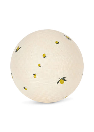 Konges Sløjd Wasserball Lemon AOP mit Zitronen-Allover-Print aus Gummi